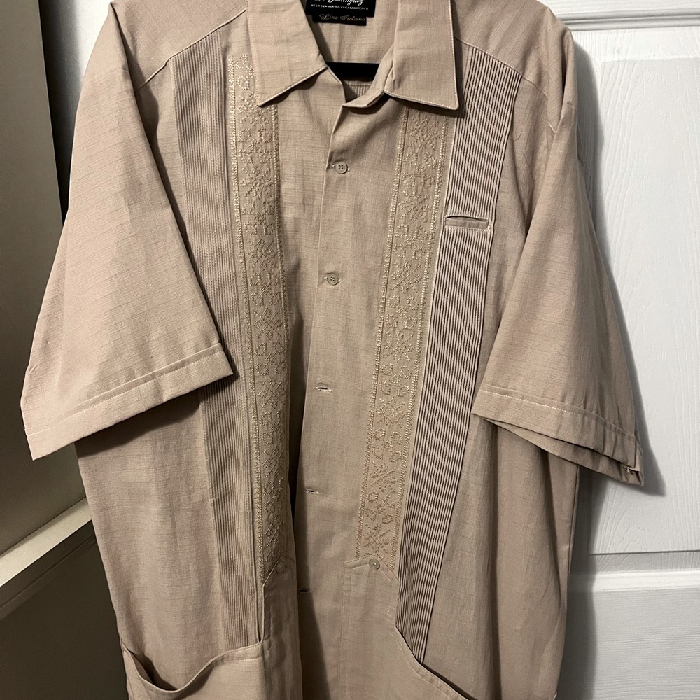 Men’s Short sleeve Guayabera shirt. Size xxl